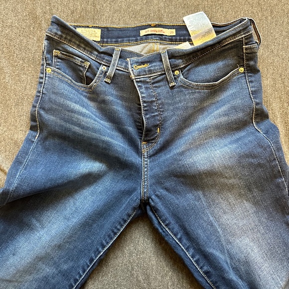 Levi 311 Shaping Skinny Jeans - Picture 6 of 9